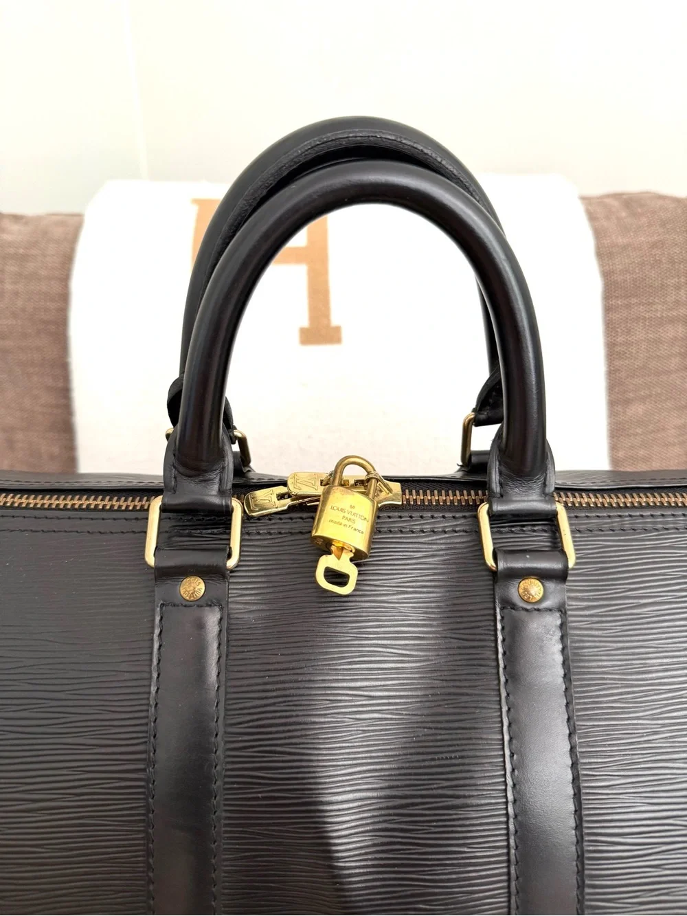 Louis Vuitton authentic Keepall 45 travel Ang black Epi leather unisex